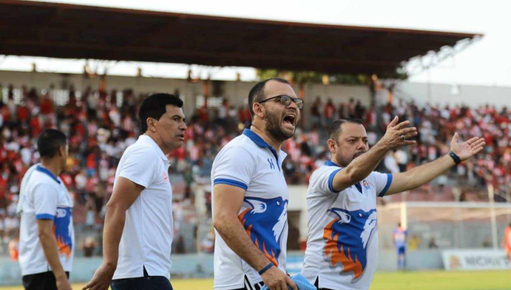 Bronca y reclamos al final del partido de no descenso entre Vida y Lobos