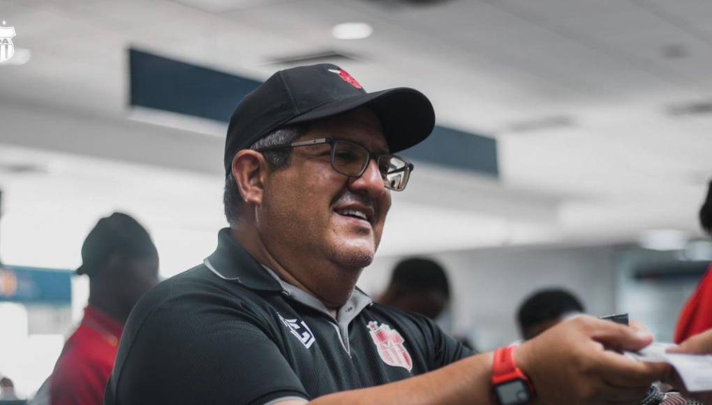 Vida causa furor: viajaron en avión para intentar salvarse del descenso ante UPN