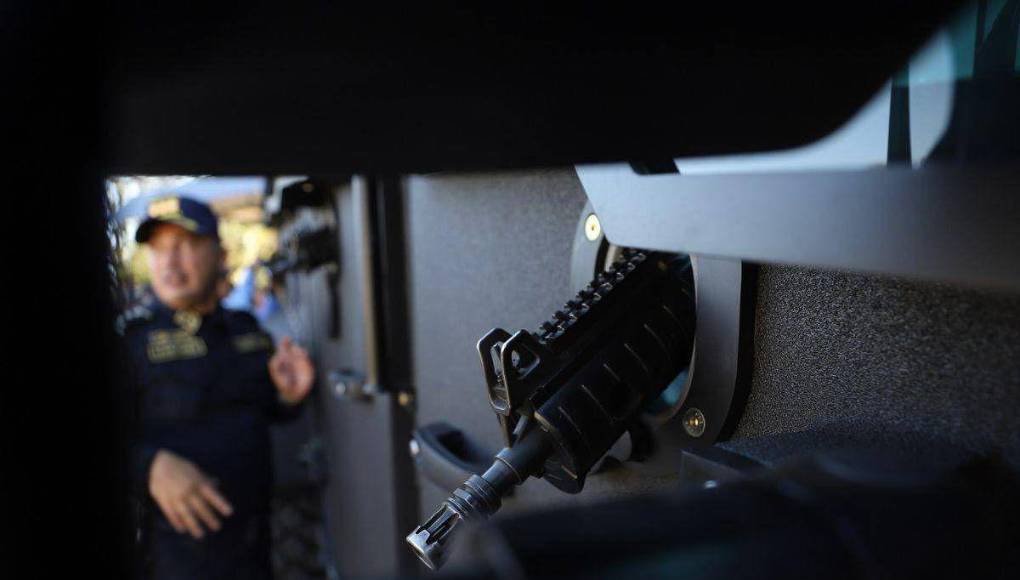 Con millonario pago a empresas intermediarias: así fue la compra directa de las 10 Black Mamba