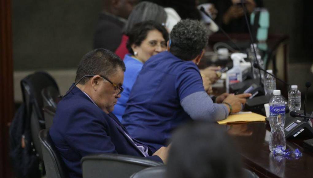 Así fue el ambiente en el CN: Nasralla exige aceptación de su renuncia