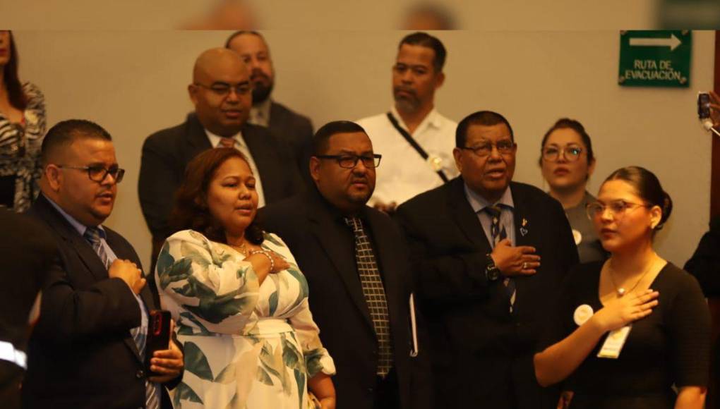 Las imágenes que dejó la entrega del premio Álvaro Contreras a Jesús Vélez