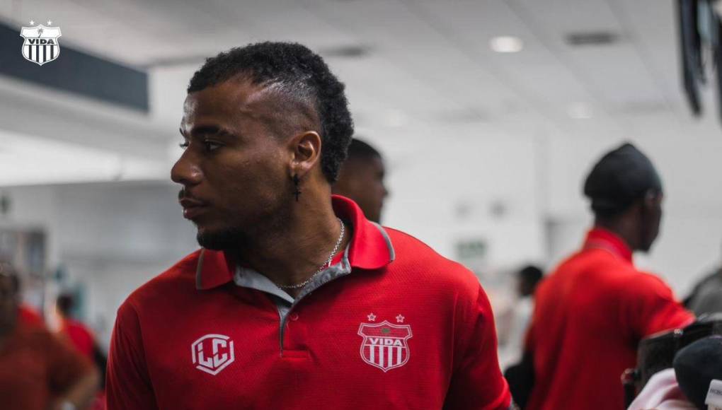 Vida causa furor: viajaron en avión para intentar salvarse del descenso ante UPN