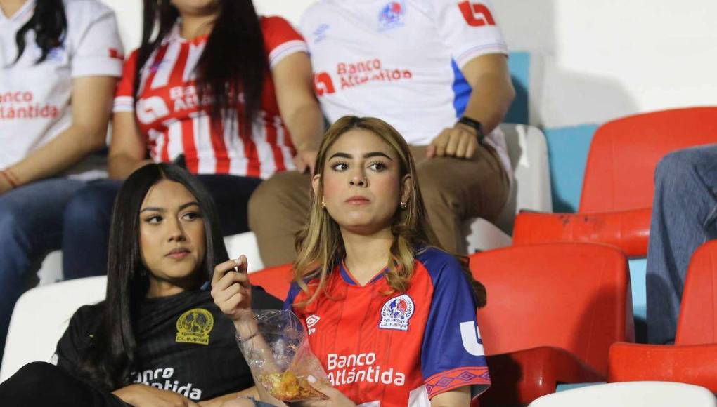 Así se vive el ambiente del Olimpia vs Lobos UPN en el Chelato Uclés
