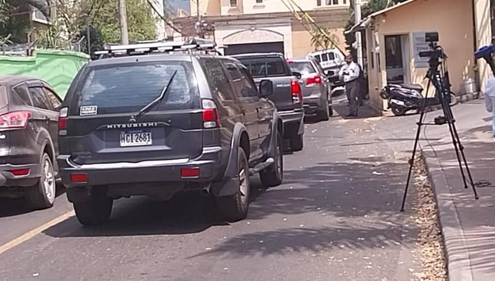 Una que otra visita: ambiente en alrededores de residencia de Juan Orlando Hernández en la capital