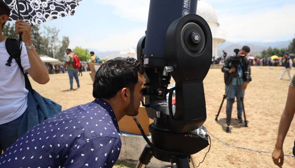 Primeras imágenes del eclipse solar en Honduras