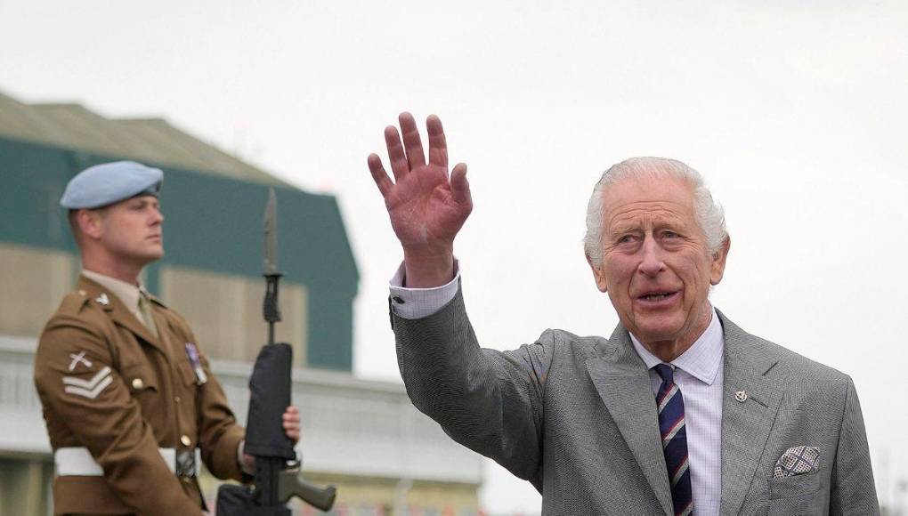 El Rey Carlos III entrega a William un cargo militar prometido a Harry