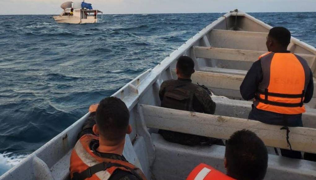 Rescatan a tres hombres de un naufragio en la Costa del Caribe