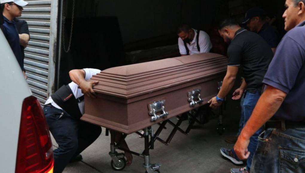 Retiran cuerpo de empresario Alan Flores, fallecido en accidente aéreo