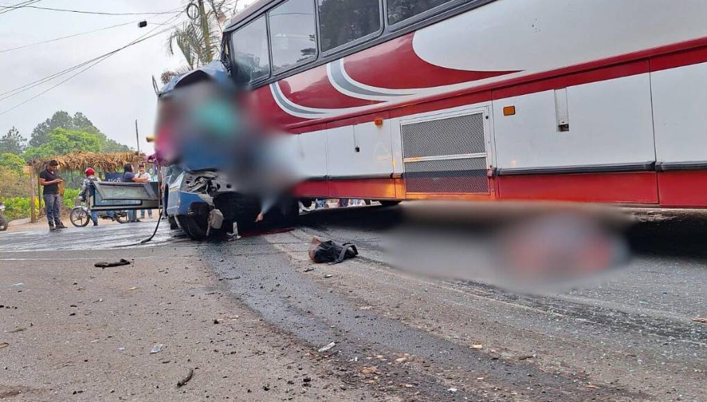 Al menos 16 muertos deja choque entre buses en San Juan de Opoa, Copán