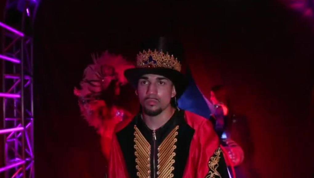 ¡Con show de circo! Así fue la entrada de Teófimo López previo a su pelea con Jamaine Ortiz