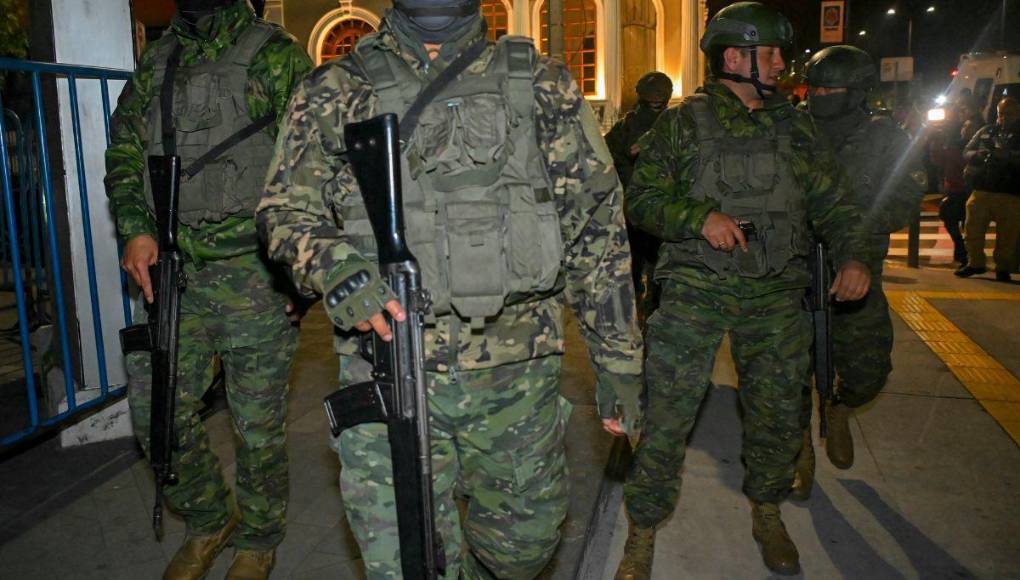 Así fue el asalto policial a la Embajada de México para capturar a ex vicepresidente de Ecuador