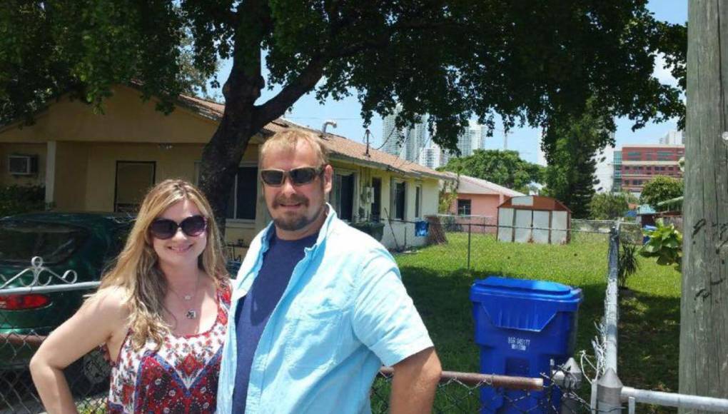 Pareja es arrestada en Texas; se grababan teniendo relaciones con su perro