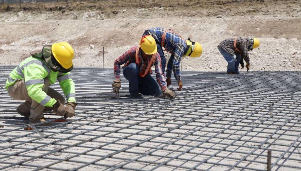 Alcalde Aldana regresa a la represa San José a supervisar obras tras incidente de explosión