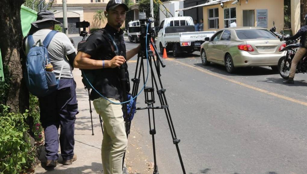 Una que otra visita: ambiente en alrededores de residencia de Juan Orlando Hernández en la capital