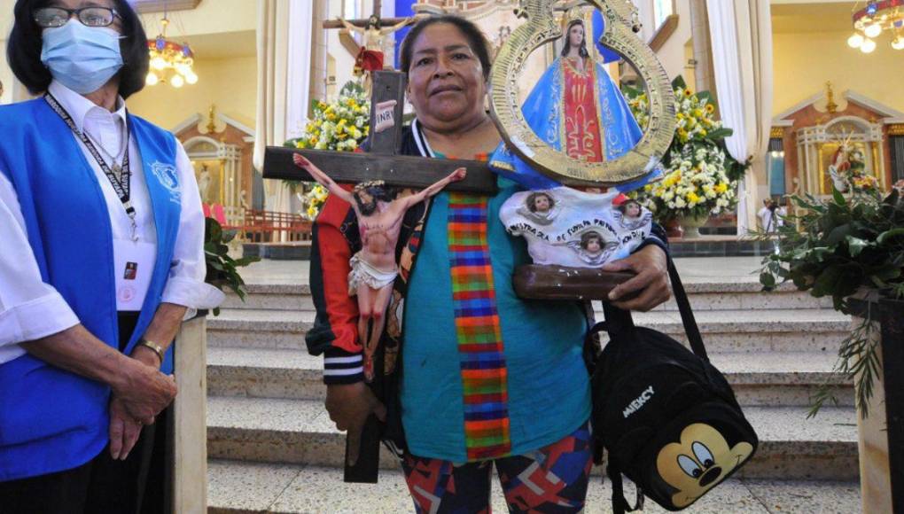 Políticos y fieles rinden tributo a la Virgen de Suyapa en solemne eucaristía por su 277 aniversario