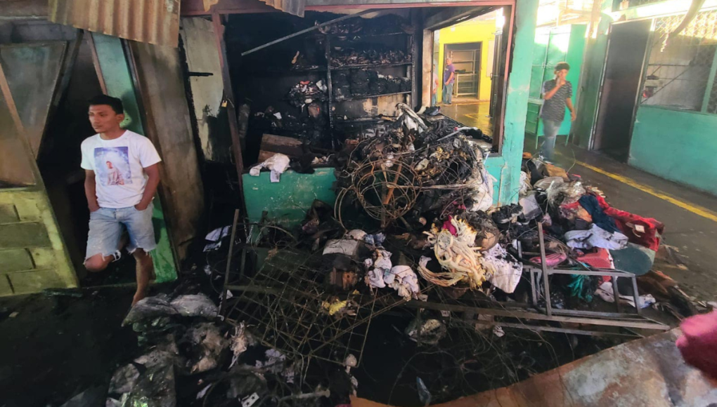 Incendio consume al menos 150 locales en el mercado municipal de Nacaome, Valle