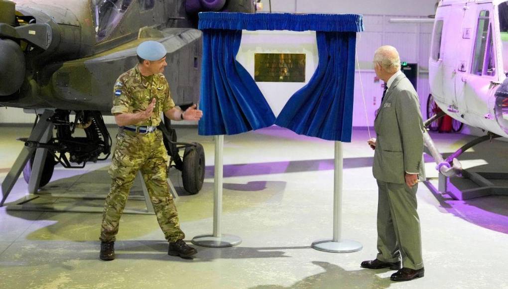 El Rey Carlos III entrega a William un cargo militar prometido a Harry