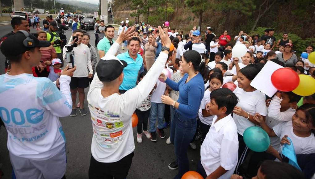 “Eres el héroe de los niños”: Emoción de escolares al recibir a Shin Fujiyama en Tegucigalpa