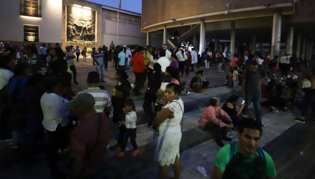 Así fue el ambiente en el CN: Nasralla exige aceptación de su renuncia