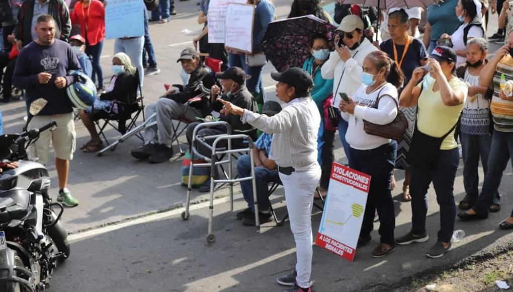 Caos vehicular, desmayados y vía bloqueada: las imágenes que dejó la protesta en la CA-5