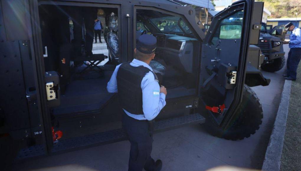 Con millonario pago a empresas intermediarias: así fue la compra directa de las 10 Black Mamba