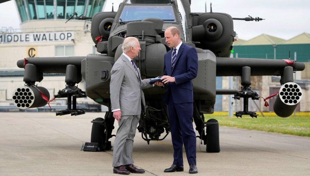 El Rey Carlos III entrega a William un cargo militar prometido a Harry