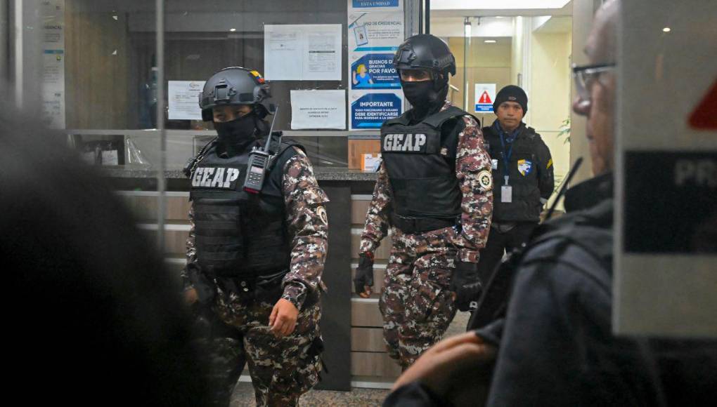 Así fue el asalto policial a la Embajada de México para capturar a ex vicepresidente de Ecuador