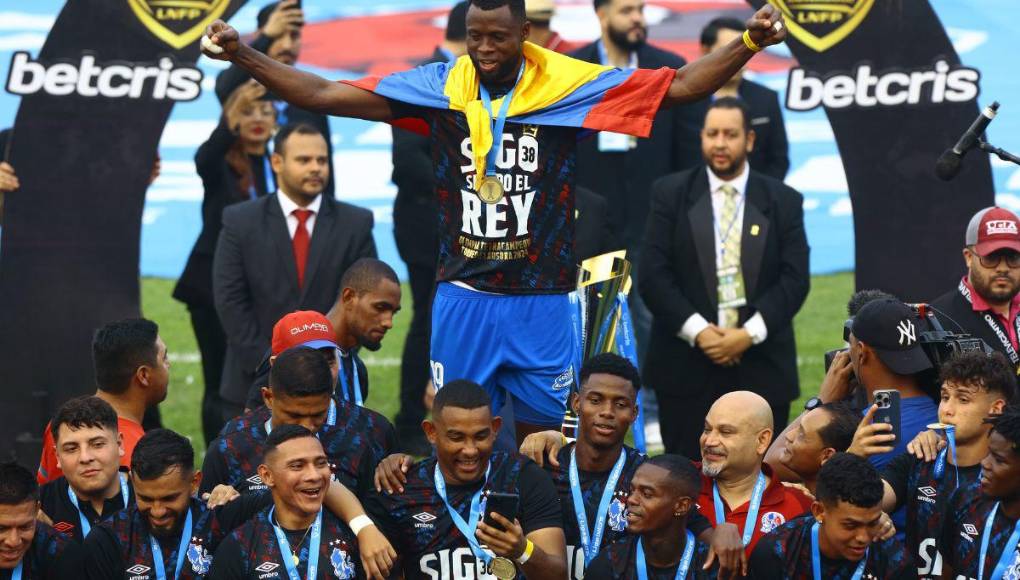 Foto “a lo Ancelotti” y dedicatorias: así festejó Olimpia la conquista de la 38