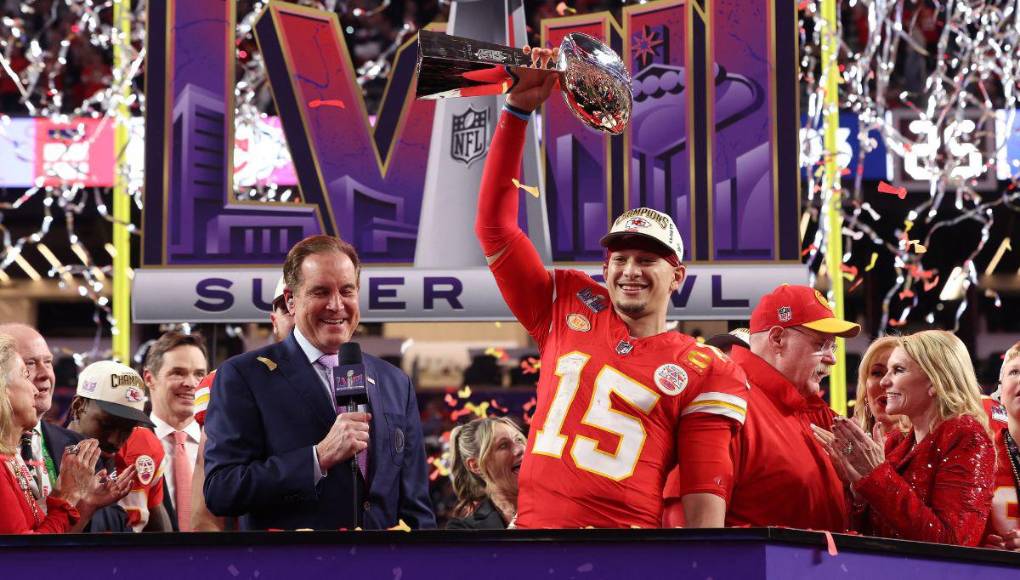 Mahomes leyenda y beso de Taylor Swift: la celebración de los Chiefs