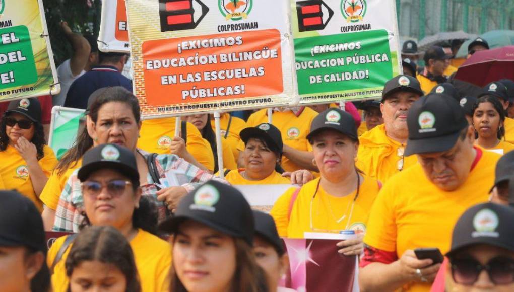 ¿Qué dicen las pancartas de los empleados en marcha del Día de los Trabajadores?