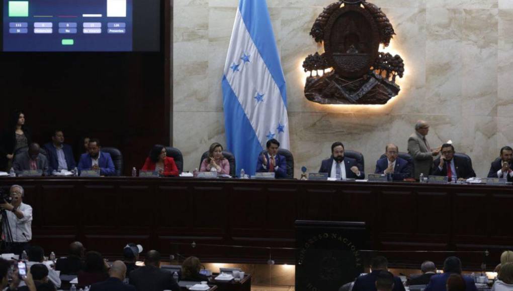 Así fue el ambiente en el CN: Nasralla exige aceptación de su renuncia