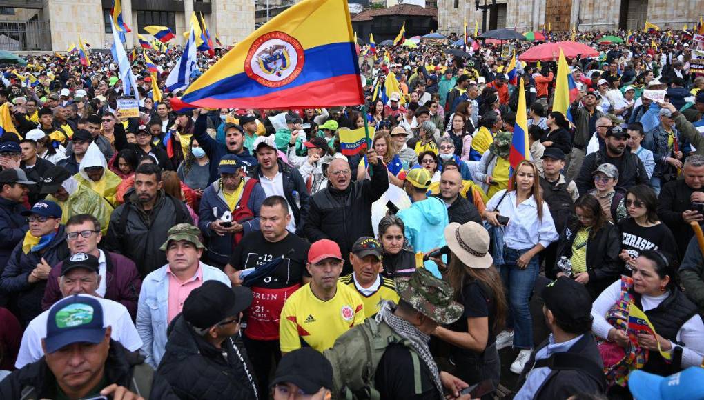 Protesta en Colombia: Más de 500 mil personas marchan contra Gustavo Petro