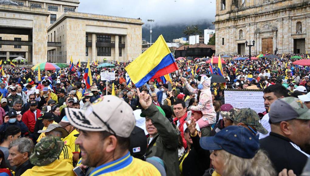 Protesta en Colombia: Más de 500 mil personas marchan contra Gustavo Petro