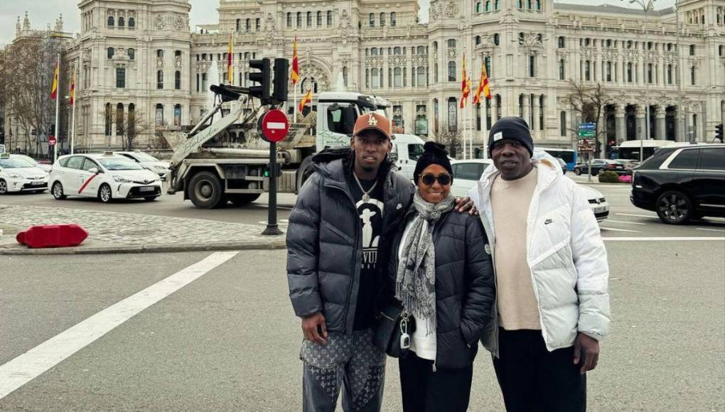 Alberth Elis: más que un futbolista, un héroe de la niñez en Honduras