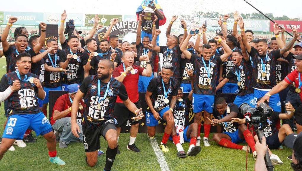 Foto “a lo Ancelotti” y dedicatorias: así festejó Olimpia la conquista de la 38