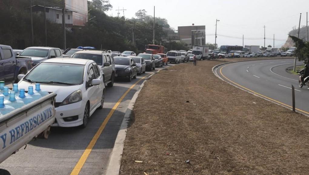 Caos vehicular, desmayados y vía bloqueada: las imágenes que dejó la protesta en la CA-5