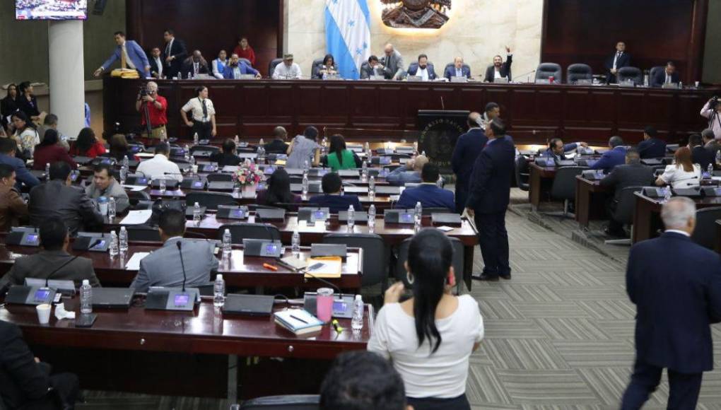 Ambiente del CN: Protesta de pacientes renales y expectativa por renuncia de Nasralla