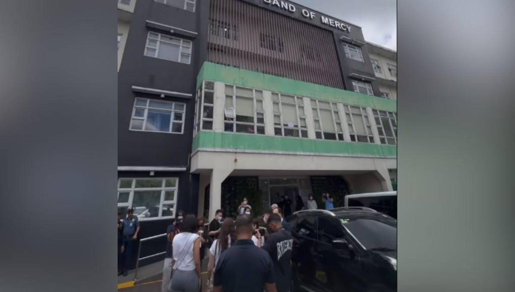 Miss Universo Sheynnis Palacios visita a niños en hospital de Filipinas