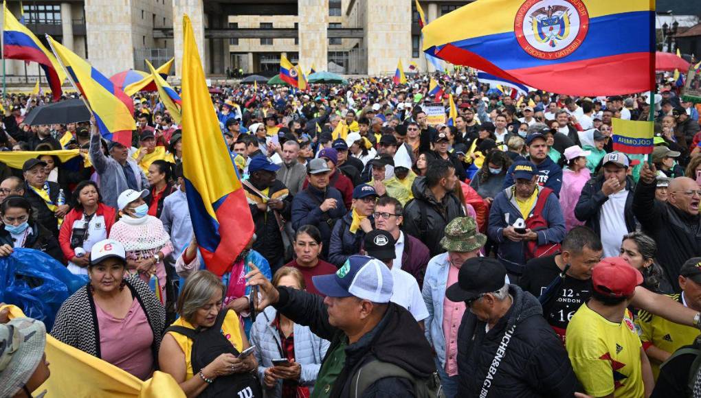 Protesta en Colombia: Más de 500 mil personas marchan contra Gustavo Petro