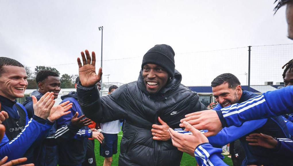 Las imágenes que dejó la emotiva aparición de Alberth Elis en el Burdeos tras crítico mes