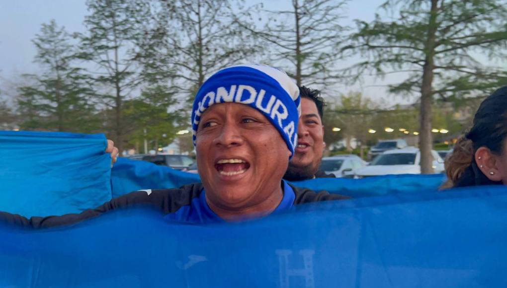 ¡Euforia por la H! Banderazo de los aficionados de la Selección de Honduras