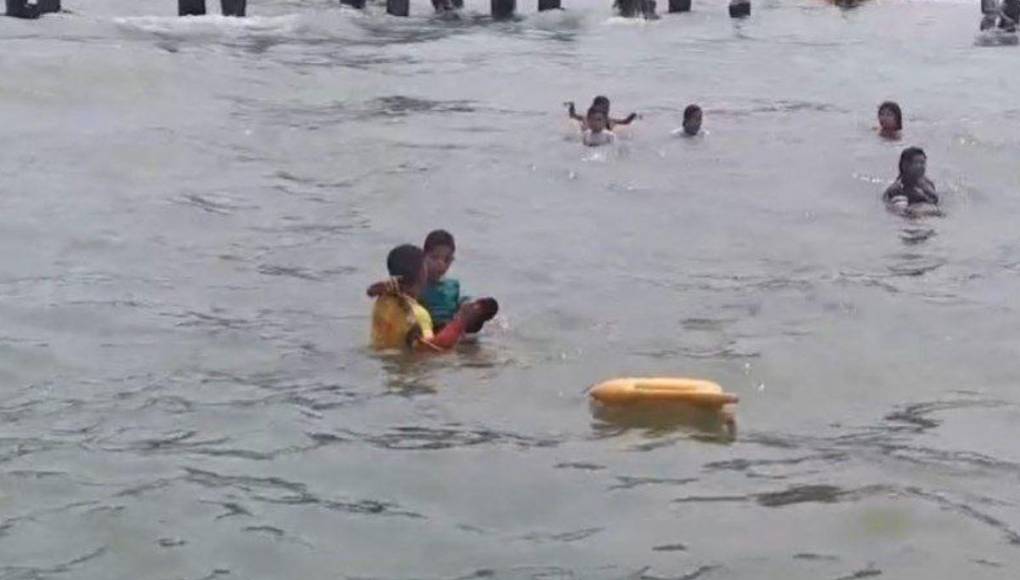 Así fueron los rescates de varios hondureños en ríos y playas durante la Semana Santa