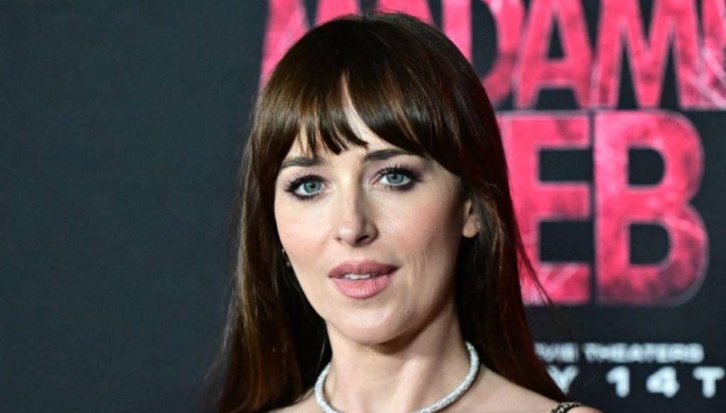 Dakota Johnson roba miradas con vestido “nude” en la premiere de “Madame Web”
