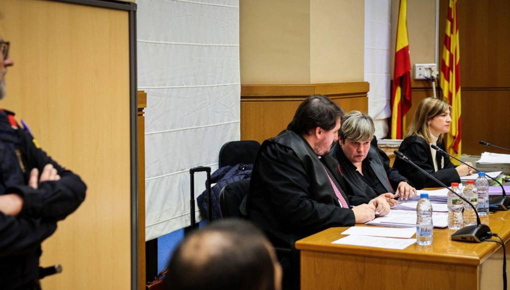 Dani Alves reaparece tras un año en prisión; ha cambiado su versión varias veces