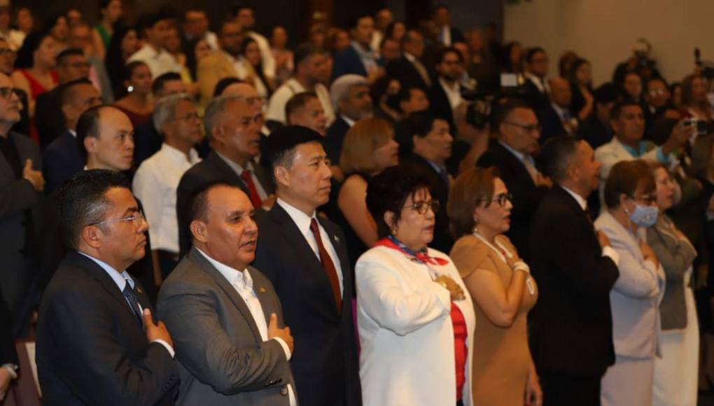 Las imágenes que dejó la entrega del premio Álvaro Contreras a Jesús Vélez