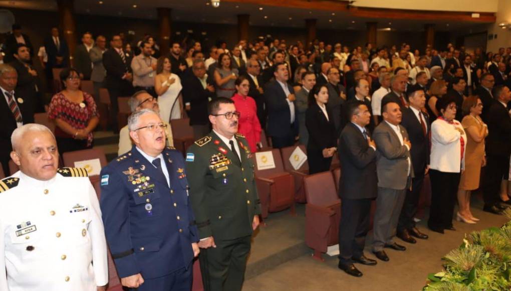 Las imágenes que dejó la entrega del premio Álvaro Contreras a Jesús Vélez