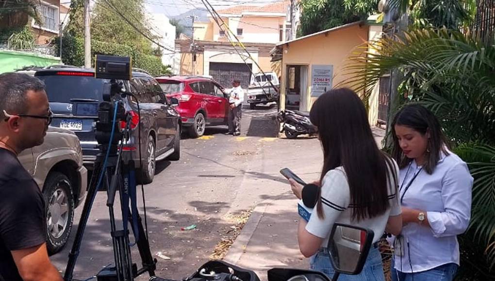 Una que otra visita: ambiente en alrededores de residencia de Juan Orlando Hernández en la capital