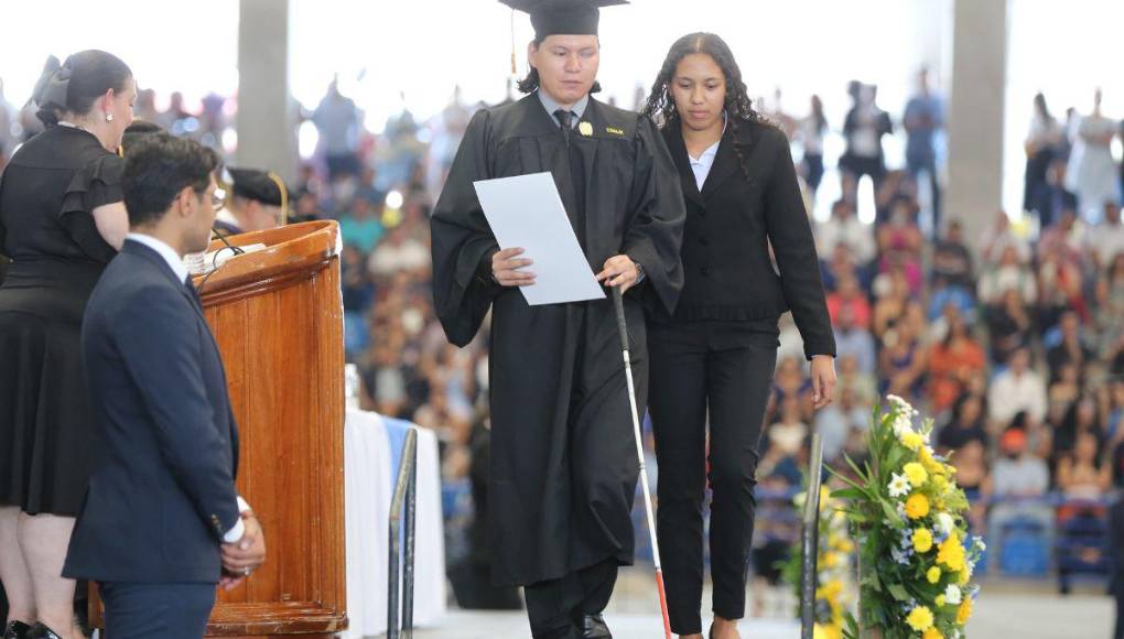¡Felicidades! La UNAH presenta más de 1,600 profesionales en las primeras graduaciones del año