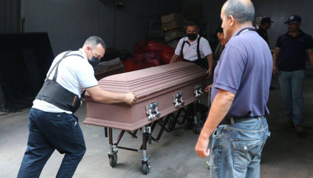 Retiran cuerpo de empresario Alan Flores, fallecido en accidente aéreo