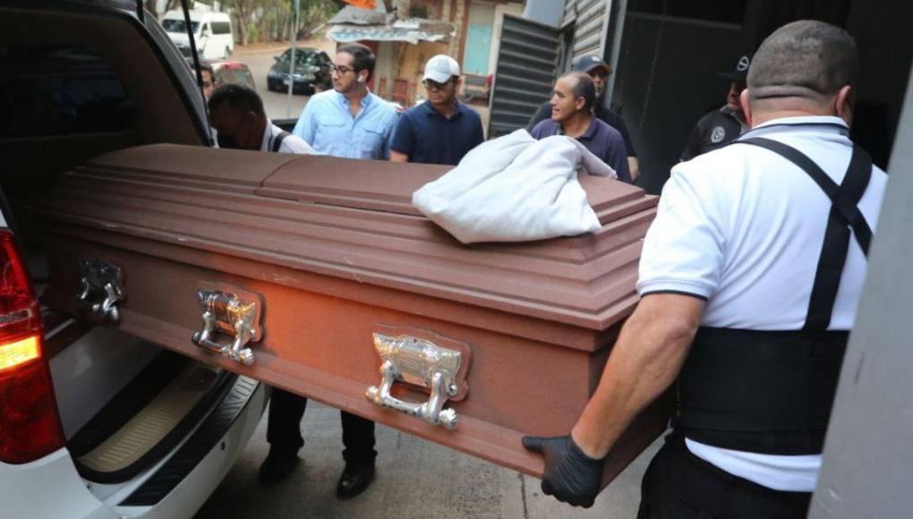 Retiran cuerpo de empresario Alan Flores, fallecido en accidente aéreo